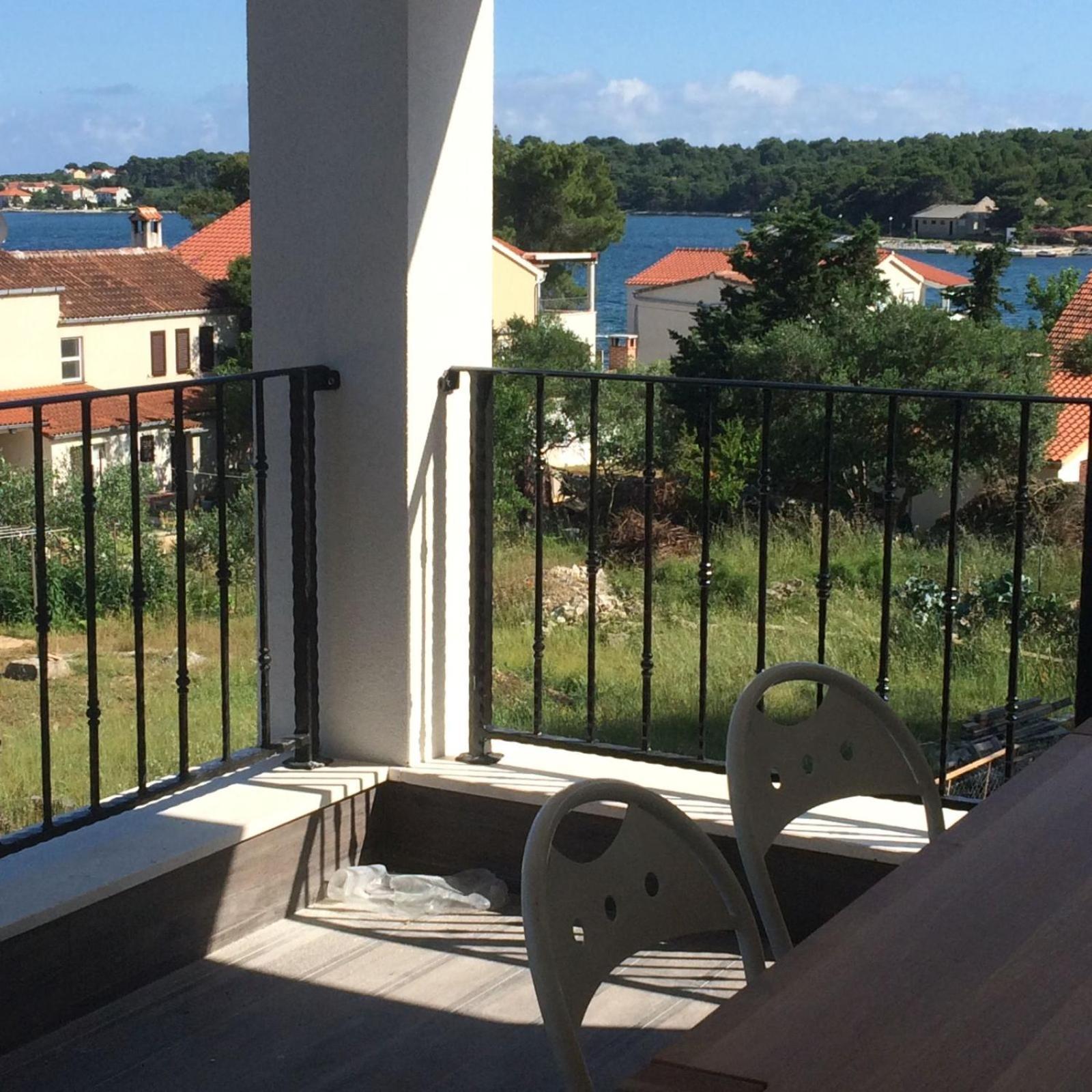 Gorgonia Suites In Verunic Apartment